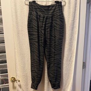 Old Navy Black & Gray Zebra Print High-Waist Joggers
